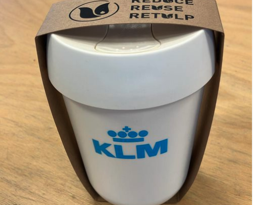 KLM opdruk Retulp duurzame herbruikbare bekers alternatief wegwerp bekertjes
