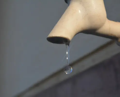Photo watertap herbruikbare flessen kantoor