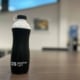 Zwarte Biodrup sportfles biobased met logo