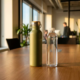 Bio-gebaseerde sportfles met matte aardse afwerking naast transparante plastic waterfles op gepolijste houten vergadertafel