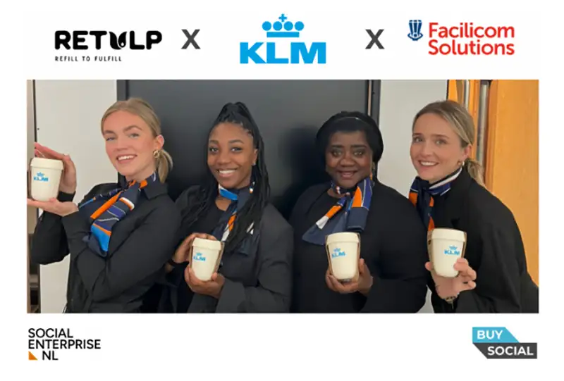 KLM voorkomt 6.500.000 miljoen wegwerp bekertjes met herbruikbare Retulp bekers